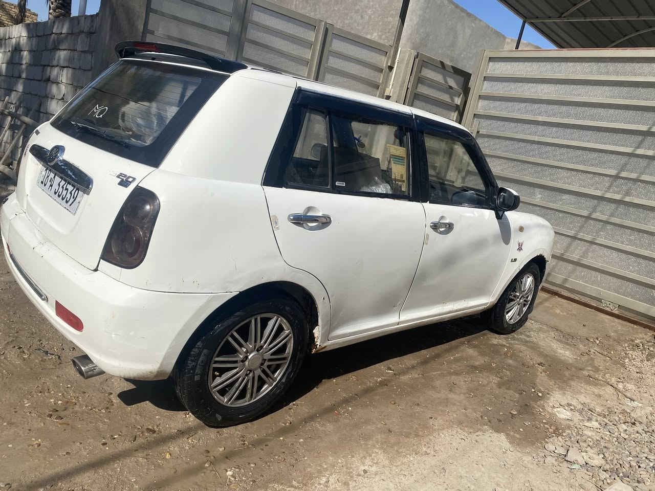 ليفان 2012 بابل
بدون صبغ
بيها خياس قليل
رقم جديد
38 وبيها مجال بسيط 
***********
بالحله
