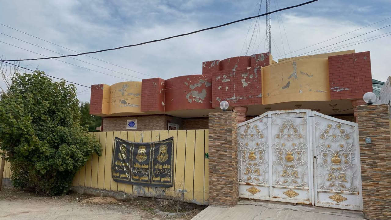 المعلومات :
المنطقة : حي الصدرين ، يبعد عن التبليط تقريبًا 100 متر
المساحه : 468 m²
الواجهه : 20 متر
النزال : 23.500 متر
ملاحظه : خلف المنزل قطعة أرض أيضًا معروضة للبيع
النزال : 23 متر
العرض : 14 متر

للاستفسار : ***********
