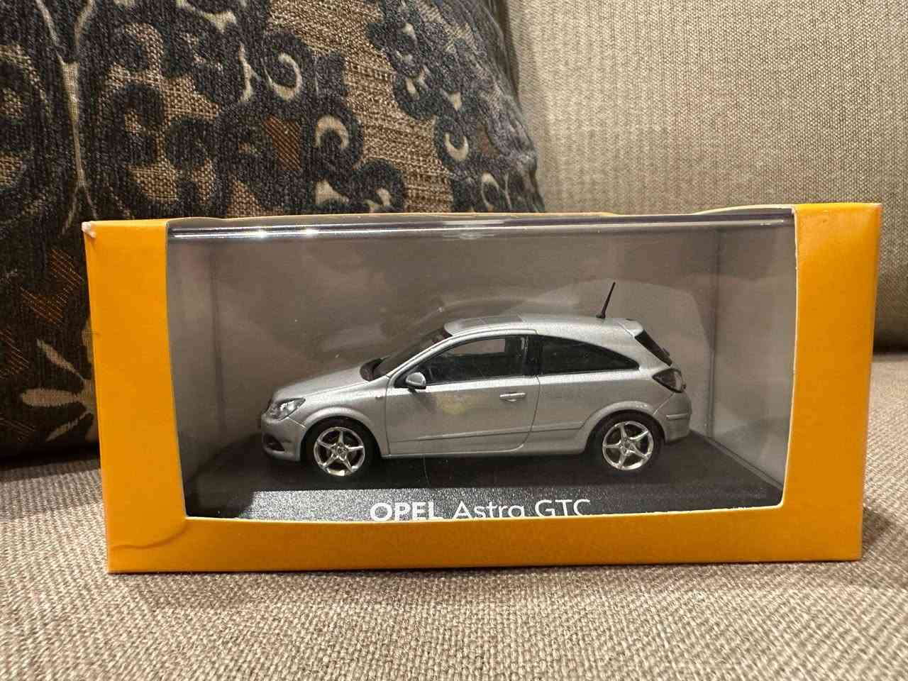 OPEL ASTRA GTC 🔴
DELAER EDITION 1/43


**إذا كنت صاحب هذا الإعلان وتريد حذفه لأي سبب، رجاءا أرسل رسالة إلى الدعم الفني**
