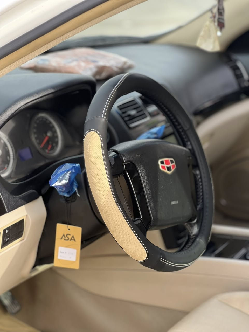 للبيع
امكراند 2013
السيارة بدون قطره صبغ
1-سلايت جام طكتين
2-اربعة جامات اوتو
3-مقاعد جلد+لونين
4-بردة خلفية بلادية
5- مرايات كهرباء 
السيارة جديدة وبلادية وبلا اي نقوصات 

كير +محرك درجة اولى شرط
تبريد شغال+تدفئة شغال
تايرات جديد 

رقم جديد
سنوية جديدة

السيارة شرط التحويل

المكان نينوى

السعر (85) وبيها مجال 

***********
***********
