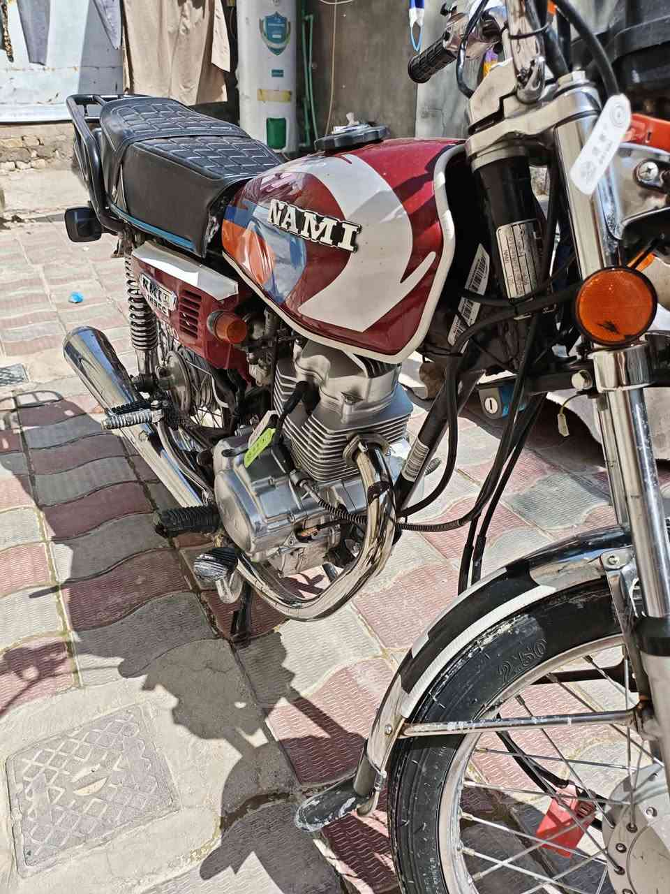 السلام عليكم دراجه لبيع جديده هاي المكاتبه شوف سعره بيش ماخذه اربع كير الدراجه جديده بمعنه الكلمه حلوه سعر الدراجه ١٣٥٠مكلف بل نشر هاذه رقم صاحب الدراجه ‏‪***********‬‏
