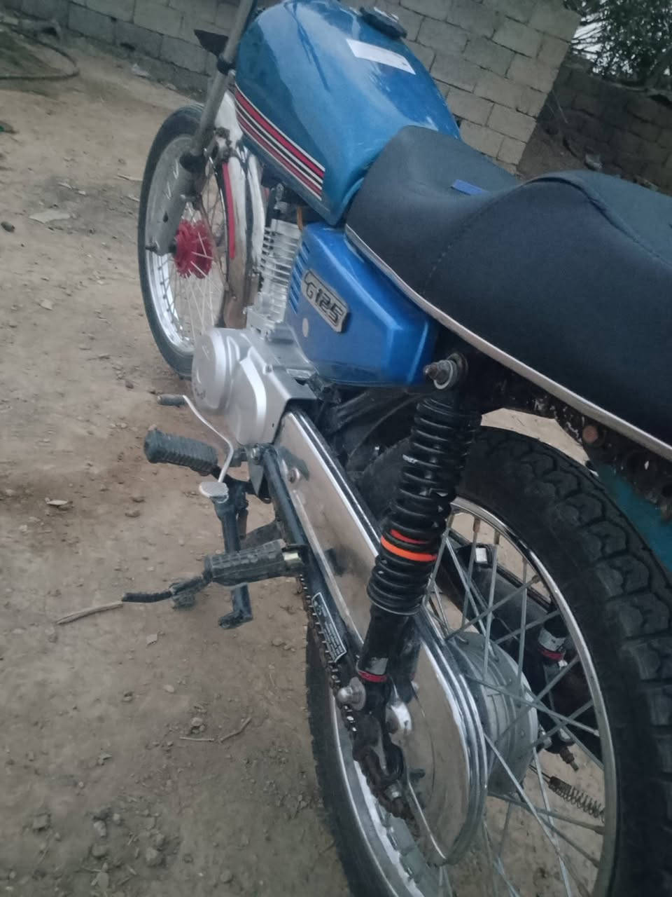 دراجه حربي للبيع موديل25 فول ما ناقصها شي شغل وطلع معدل و رزانه سعر 550وبيه مجال قليل حك جيه عنواني بغداد الحسينيه مال راشديه 
***********
