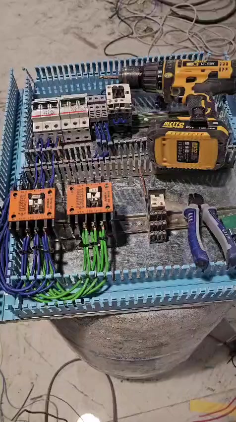 ​تأسيس كهرباء بيتك يبدأ من هنا!
كادر كهربائي محترف وموثوق لتأسيسات المنازل الجديدة.

​نقدم خدمات تأسيس الكهرباء الشاملة (بوري دفن، سحب أسلاك، تركيب صناديق التوزيع ،نصب كاميرات، تاسيسات انترنيت ) بأسلوب هندسي متقن وأسعار مناسبة ​عمل متقن وتسليم على المفتاح. ​نستخدم أفضل الخامات المعتمدة.​التزام تام بالمواصفات الفنية.

الاتصال على الرقم او الصفحة 

***********
