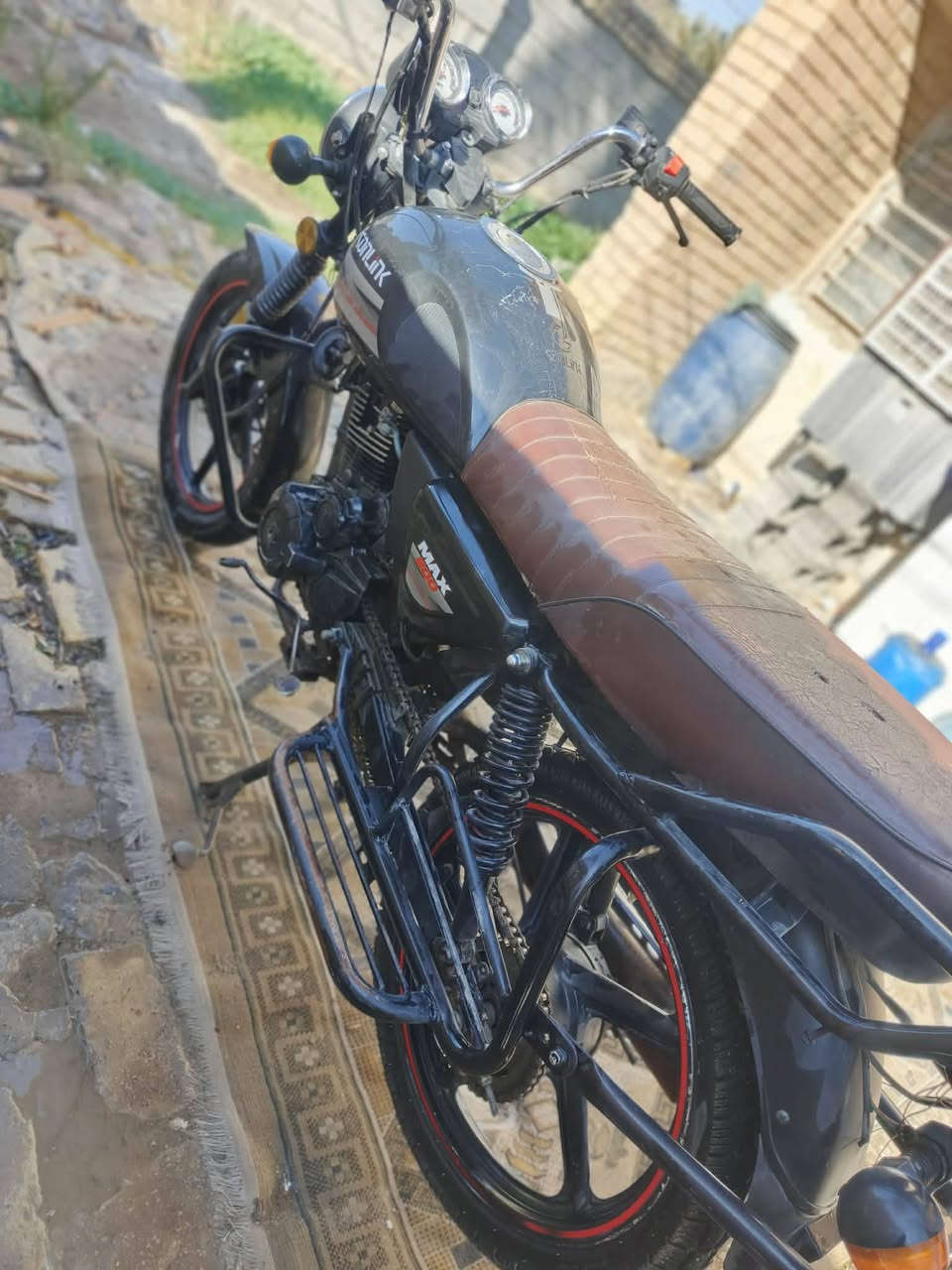 سلام عليكم دراجه للبيع
موديل 21
كهربائيات كمله كله شغال سلف اشاير
بيهه نقوصات بسيطه وضح بل صور
دراجه متروكه بس شغاله كلهه 
ع وضع شركه 
دراجه بدون اوراق يعني بلاديه بدون اوراق 
سعر 650بيهه مجال حك 
اتصال ع رقم ***********
