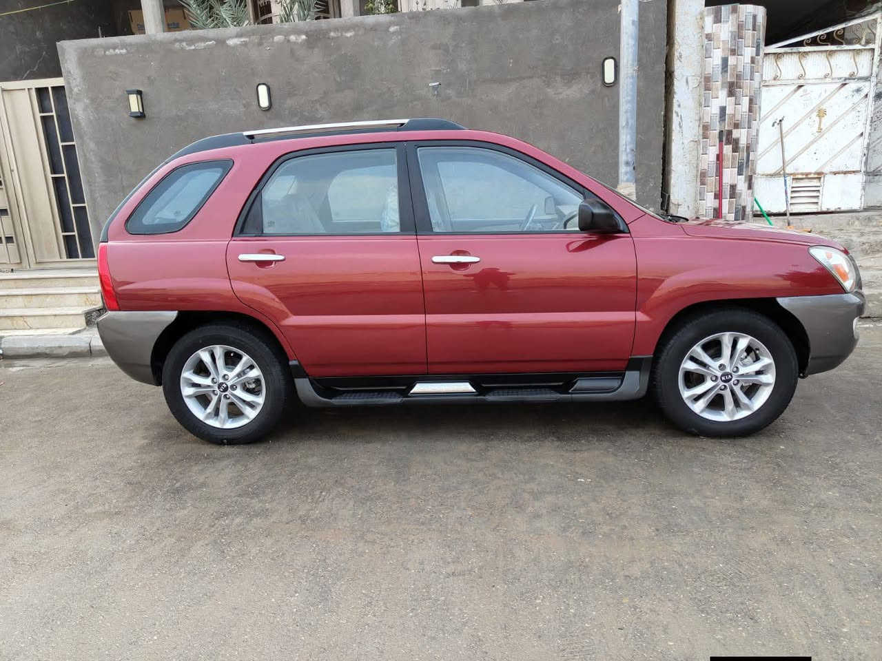 كيا سبورتج موديل 2007
رقم بغداد ب اسمي تحويل مباشر 
وارد امريكي مكفوله من الضربه والعيب الشرعي 
كير ومكينه كفاله حتى من الفتح 
جاهزه سياره كير محرك حداديه كل نقص مابيها  سياره جديده ومامتعوبه وشرط احلى من الصور 
السعر 105 وبيها مجال بصيط
***********
