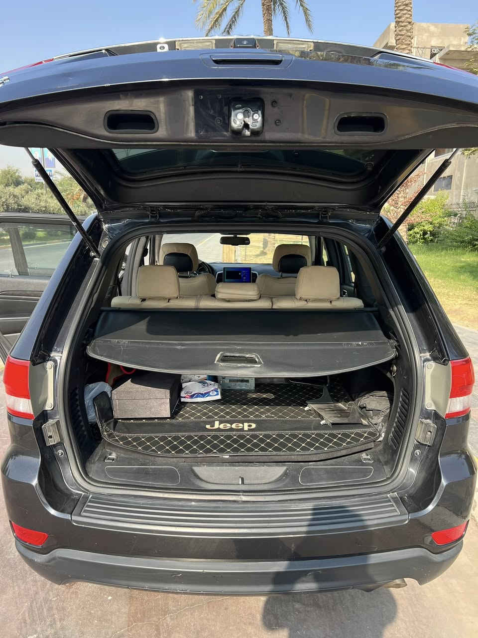 جيب موديل 2012 كفالة عامة رقم صاحب السيارة.        ***********
