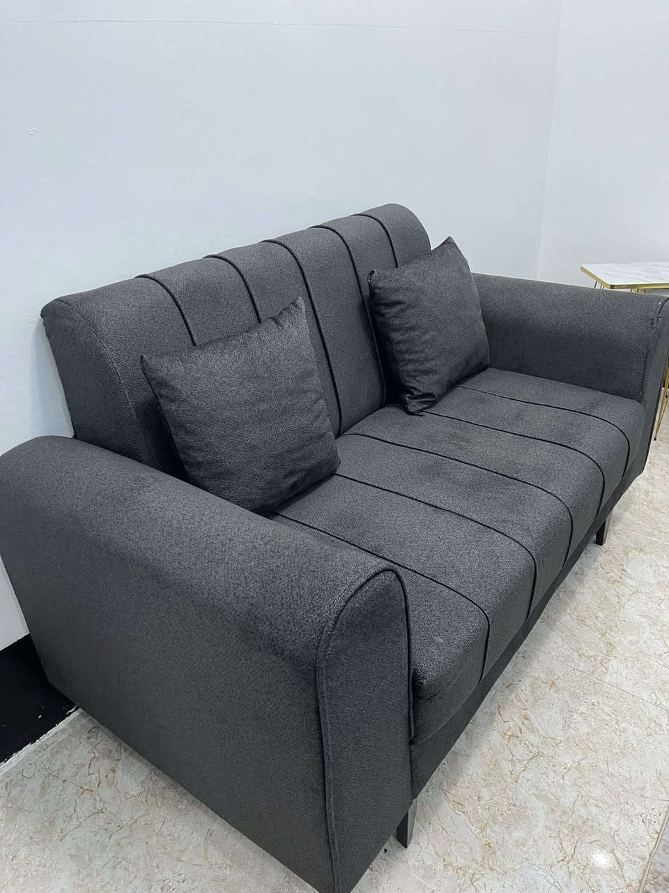 تخم قنفات للبيع 10 مقاعد  اثنين ثلاثي -واحد ثناني - اثنين كراسي + 8 كوشات ويه _ صار اسبوع من ماخدته اريده ب 575 بيه مجال  مكاني كركوك للاستفسار اتصال ع رقم  ***********
