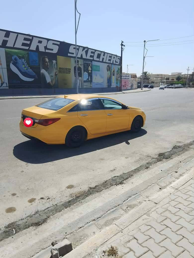 السلام عليكم سوناتاللبيع موديل 2011خليجي محرك 2400دوش المرغوب السيارة وارد خليجي ضرر السيارة جاملغ وبنيد رقم السيارة نينوى الماني أليف(الدولي)) السيارة جاهزة صدر محرك كير تخم تاير كلة شرط السيارة تاخذه ما تحط عليه ربع السيارة جاهزة من كلو نواحيه
مواصفات السيارة:
1- حساسات خلفية
2- تبريد قطعتين
 3-دوشمة ارضية جلد
4- تحكمات ستيرن
5- شاشة وكامرة خلفية
 6- مري شفط 
7-واشاير بل مري
8- نضام ايكو 
9-مثبت سرعة  
سعر السيارة /97
الاستفسار على الرقم /***********
