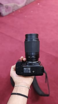 بيع كاميرا نيكون دي 90 مع ملحقاتها الاستفسار الرقم  07728918079