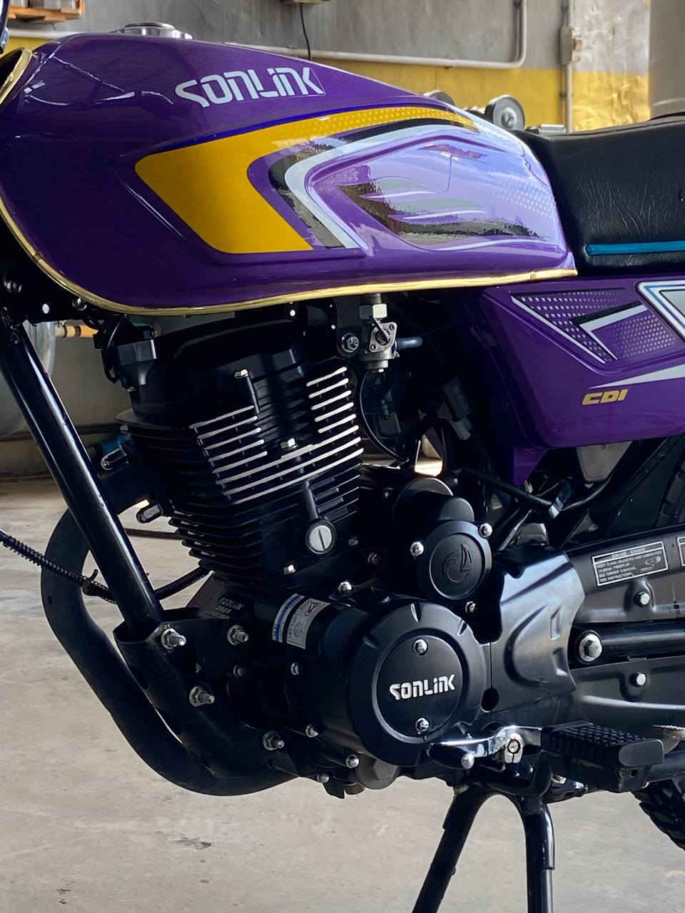 السلام عليكم للبيع او مراوس دراجه سيفان٢٠٢٥ 
دراجه زيرو جديده اي نقص مابيه ماصار شهر من نازله فقط دشبولهه وكعت علي طابوكه ونكسر يشتغل فقط الاضائه مالته غير هذا برغي نقص مابيه لون مميز دراجه تخبل اشاير شغالات بكلايت لايت سلف هندر بعدهه زيرو دراجه مكاني ديالى الخالص هبهب سعر ٧٢٥ وبيهه مجال رقم ***********
