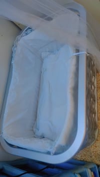 سرير اطفال • هزاز • قابل تفاوض