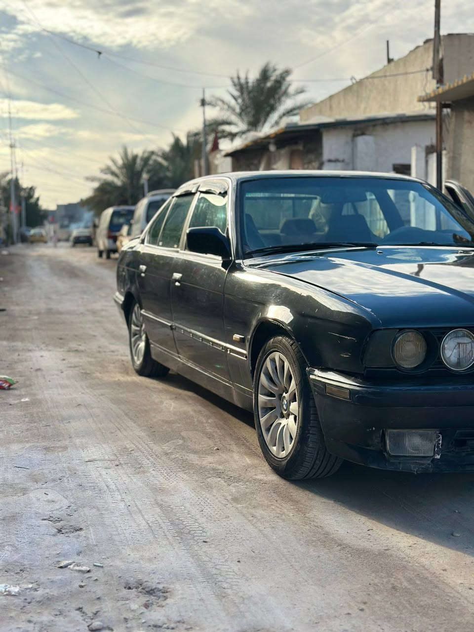 السلام عليكم بي ام 525 مكينه مسكر كير اوتو بجم عريض فتحه قماره  كشن جلد كهربائي تبريد شغال السياره مكانها الحلة مركز السعر 55 وبيها مجال التفاصيل اكثر الاتصال على رقم ***********
