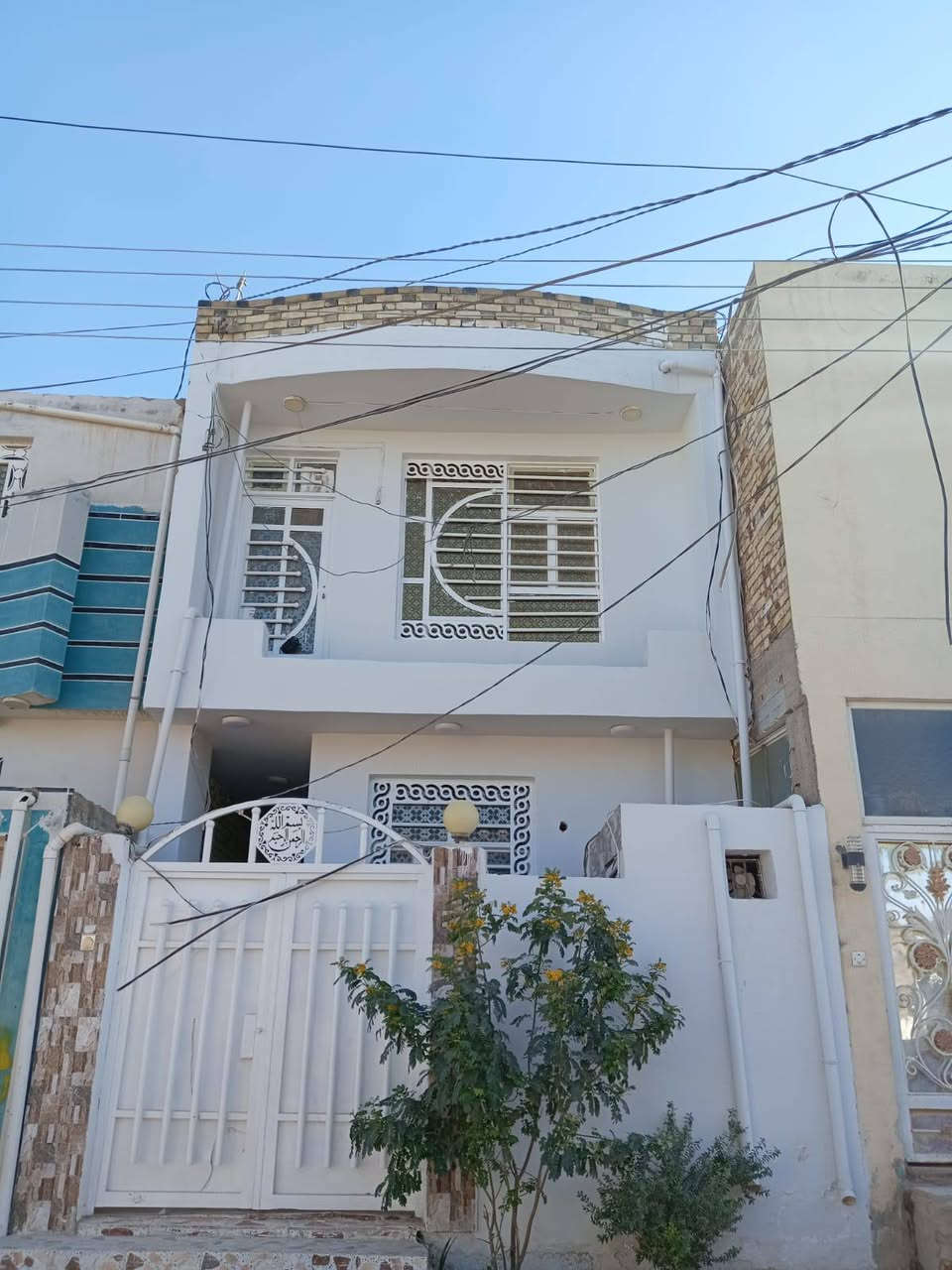 بيت للبيع في حي النداء شارع المجمعات ١٠٠ متر مربع طابقين فارغ جاهز للسكن 
‏‪***********‬‏
أبو زيد
