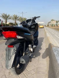 Pcx الجيل الثاني مكينة 150  دراجة كلش حلوة ما بيهة نقص  السعر ١٧٠٠ وبي...