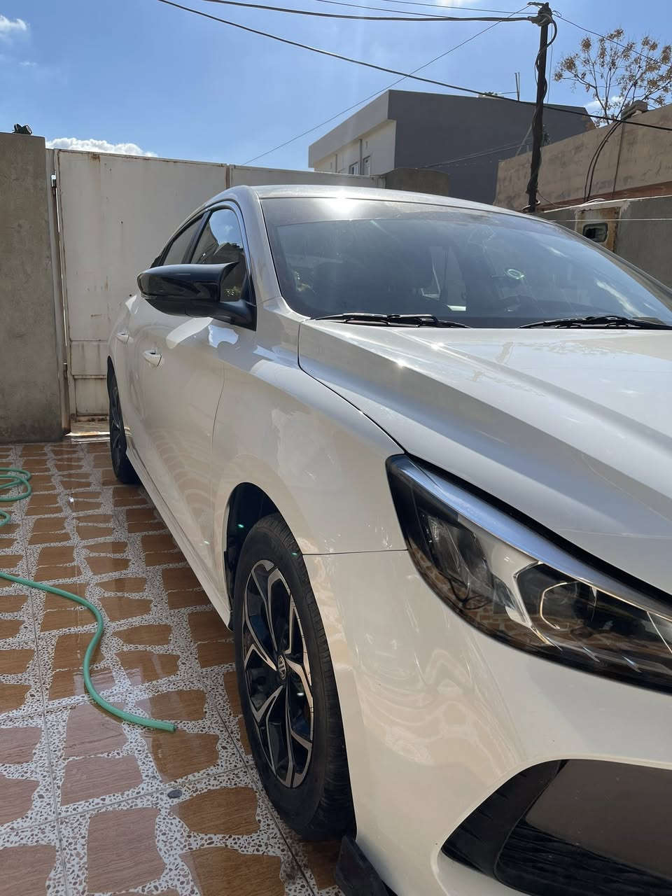 سلام عليكم سيارة mg gt2025كير عادي مكفولة من الصبغ لون ابيض انا شادلها سماعات دمام وارضيات وانارة داخلية 
مكان سيارة اربيل 
للتواصل ***********
