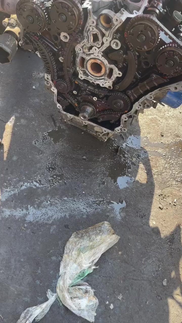 السلام عليكم اخوتي الطيبين طبعاً اليوم عدنه سيارت الاخ ابو باقر جابها اليه المحرك مالتها لاطش جفتتها اله وبضمان اكيد هاي نتيجت المحرك كدامكم وهذه شغلها كدامكم تفاصيل اكثر داخل الفديو يتوفر جميع قطع غيار أترافس وجمسي اكاديا 
اخوكم علي الفيتر العنوان المشتل مجاور كراج كربلاء ***********
