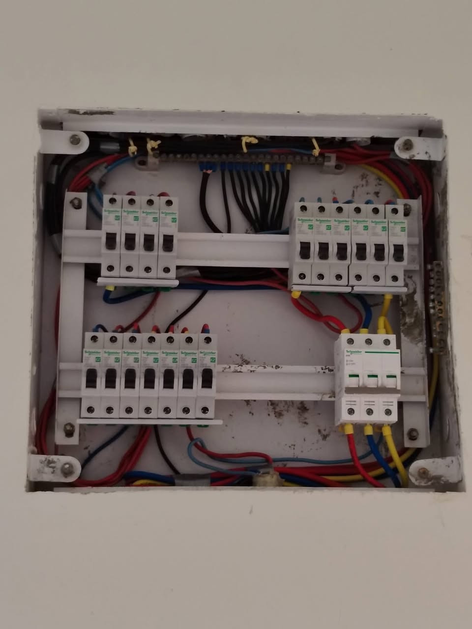 ⚡️مستعدون لكافة التأسيسات الكهرباء⚡️
🔹 صيانة عامة للمنازل والمحلات⚡️⚡️
🔹  ‏بوري او سيمنز🔨🦺
🔹 عمل درجه اولى وبأسعار مناسبه وتنافسيه
🔹  تنظيم بورد كهرباء حسب الطلب ⚡️🪛
🔹 دقه،سرعه⚒  
📲 للتواصل : [***********]
📍بغداد 
🔹 المهندس علي 

#كهرباء
#بوردات_سيطره
#سيمنز #بوري
#ـأسيس_كهرباء #كهربائي #ats
