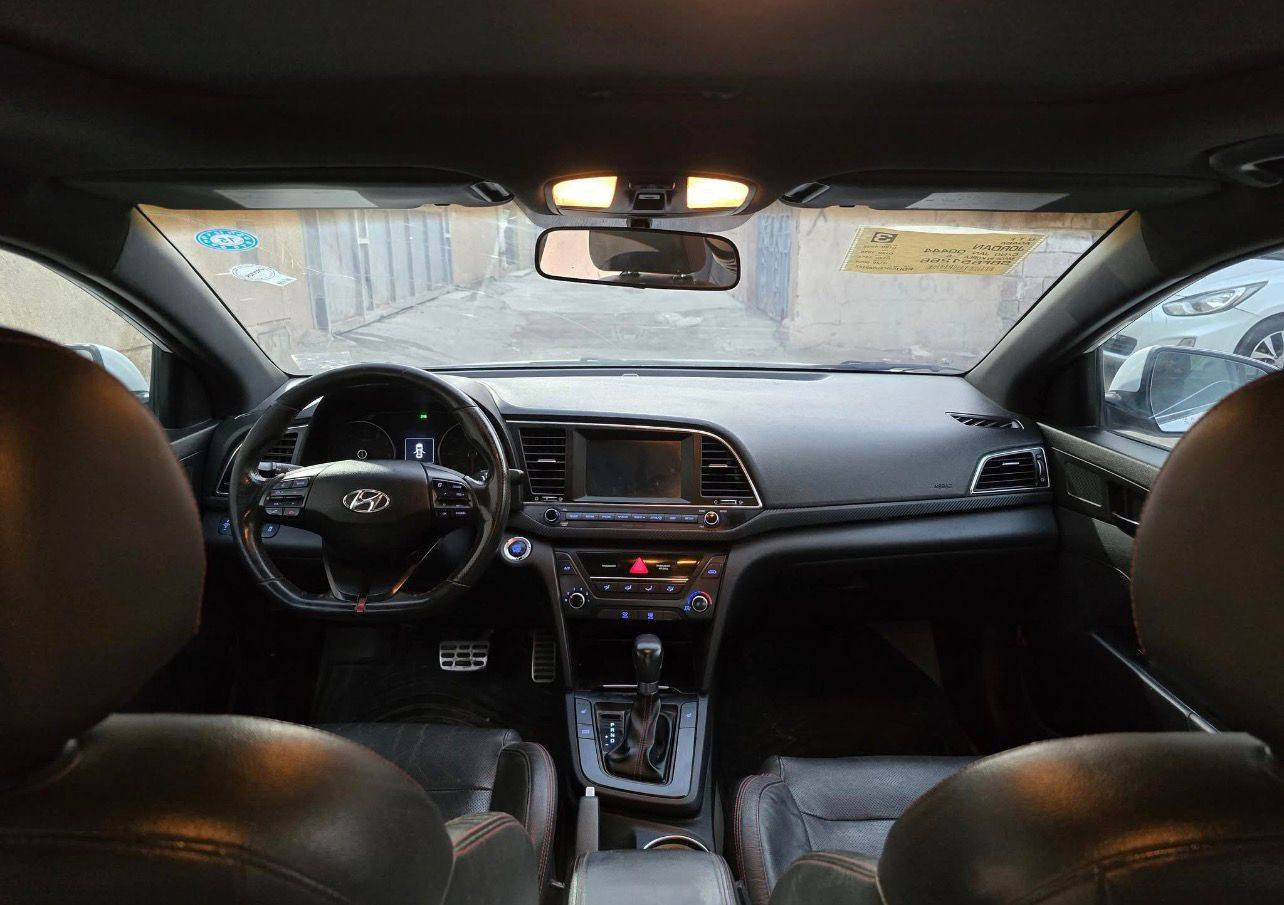 السلام عليكم 
هيونداي النترا سبورت 2018 وارد امريكي 
محرك gdi تيربو  
السيارة مبدل فقط بنيد ودعامية امامية
السعر 125 وبيها مجال
العنوان:البصرة الجبيلة
تواصل:
واتساب ***********
اتصال فقط ***********
