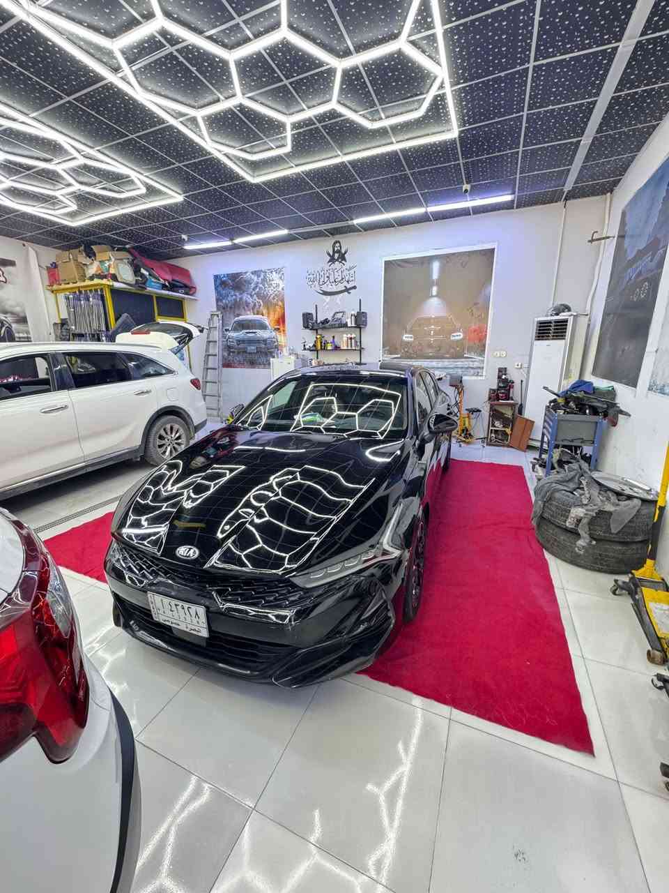 السلام وعليكم 
K5 للبيع 
موديل 2021 
فئة الGt line
الممشى 103الف كيلو 
وارد امريكي 
حادثها بنيد ودعاميه بس ما واصل للعرضانيه 
نكدر نكول ( خفيف ) مو قوي 
السياره جديده شوفت عينكم 
الون اسود 
الرقم بصره معوقين وكاله بسمك ثاني يوم الشراء
السياره كير مكينه تايرات حداده كلهن مكفولات 
١٥٠ وبيها مجال بسيط للطيبين 
الرقم للأستفسار ***********
