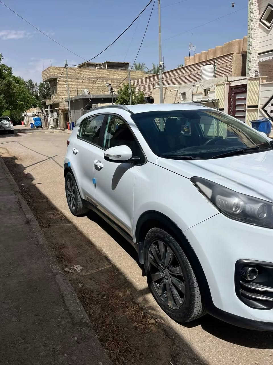 كيا سبورتچ 2017 
رقم اربيل جديد 
ماشية (220000km)
بيها بالباب بارد شبر  واثر حالوب بسيط وموجود السونار 
السيارة نظيفة كير وتبريد ومحرك  درجة اولى 
تبريد خلفي 
اشارات المري 
وسعرها 160 ورقة وبيها مجال 
عنواني 📍
واسط الزبيدية خلف اتحاد الشباب 
معرض الزبيدية لتجارة السيارات ***********📞

