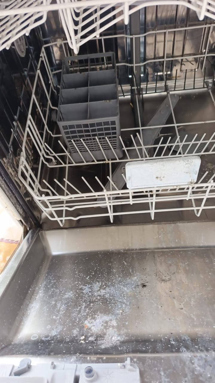 غسالة صحون بيكو انفيرتر بيها كسر باليدة مال باب شغالة بدون اي عيوب السعر ١٥٠ الف نهائي 
الموقع بغداد 
اي ستفسار خاض


**إذا كنت صاحب هذا الإعلان وتريد حذفه لأي سبب، رجاءا أرسل رسالة إلى الدعم الفني**