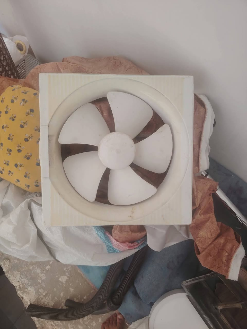 ثلاجة جديدة كسر فلين +مفرغة +مكنسة كهربائية نقص بوري المكان دجيلي 
للاتصال ***********

