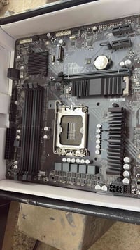 متوفر مذر بورر  Gigabyte B760mمستعمل قليل التواصل خاص او واتس 07740177...