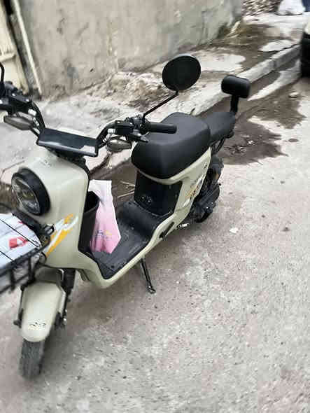 R9للبيع 
السعر500
العنوان الكاضمية 
***********
