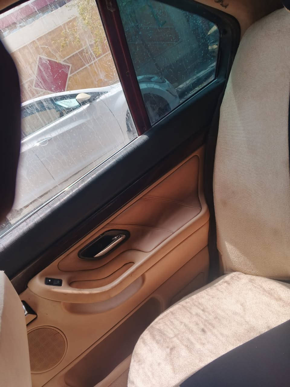 سلام عليكم بي ام خفاش مسكر 740 مديل 1995 
كير مكينه حلوات حداديه نص عمر تبريد تدفئه شغال مسجل ومضخم صوت شادلها 
رقمها بصره تحويل ثاني يوم 
راعيها يطلب ورقتين يطيحن من سعر 
كشرها شوي تعبان شوفت عينك 
تخم تاير قبل 3 اشهر شاده 
سياره 8سلندر 
سعرها 48 وبيها مجال 
مامتواجد نت خابرني وبخدمتك 
 بكاني البصره العاليه ***********
