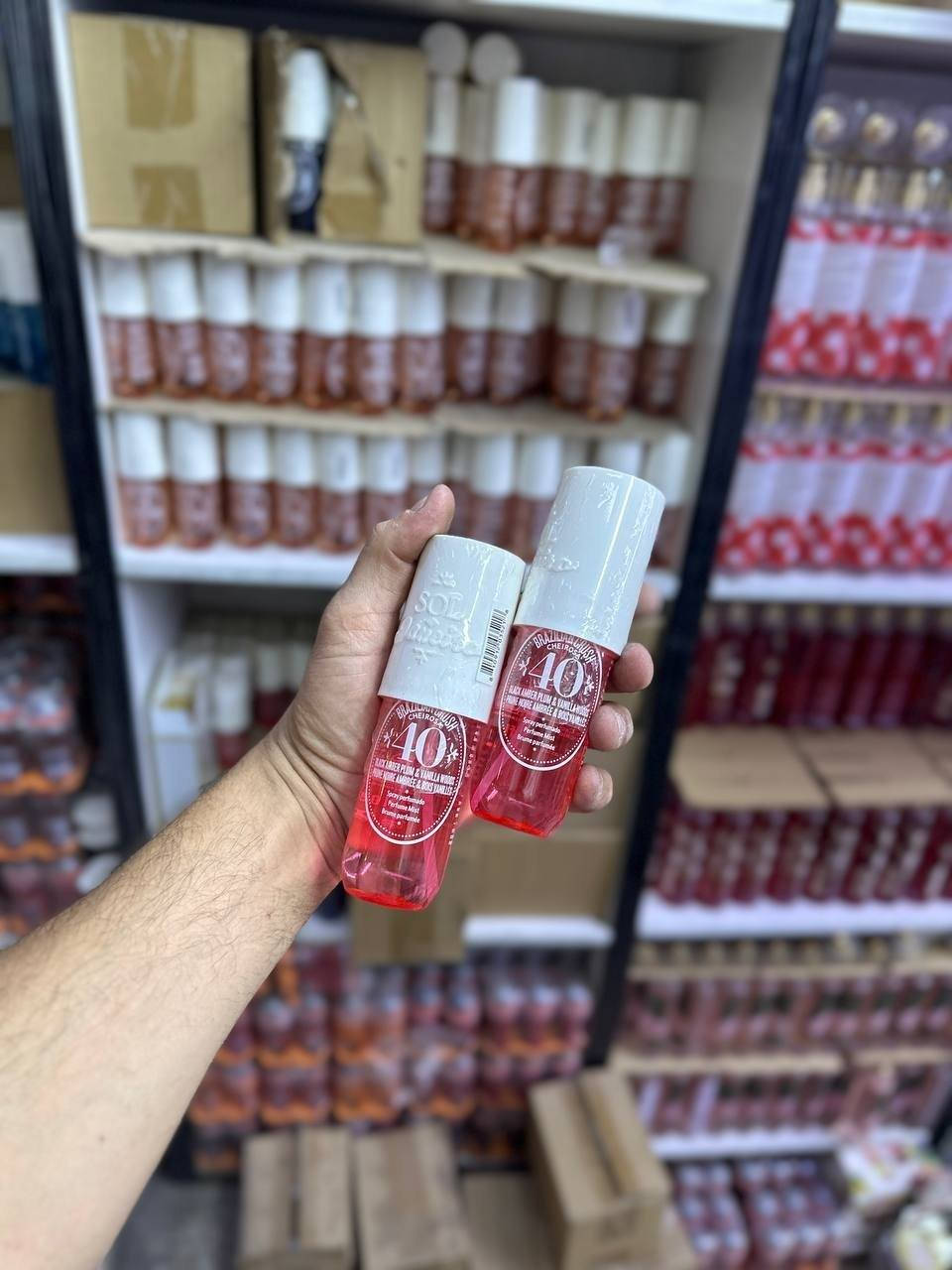 سبلاش الشعر والجسم خرافي
SOL DE JANEIRO Perfume Mist
الاشهر والاكثر طلباً من سول دي جانيرو 😎🥇
سبلاش عطري للجسم والشعر برائحة مُهدئة لأمواج الشاطئ الدافئة 🏖️والنباتات الاستوائية لتغمرك في روتينك😌

تنقلك الروائح المختلفة مابين الزهرية ، الحلوة ، الفاكهيه المنعشة 

💙 روابطنا الرسمية 💙
━━━━━━━━━━━━━━━
🔹 قناتنا على التليجرام
💙 https://t.me/cnvxhkkgfjlkfshklmklljfcjllhgfhk
━━━━━━━━━━━━━━━
🔹 صفحتنا على الفيسبوك
💙 https://www.facebook.com/share/1CspoQ6L4S/
━━━━━━━━━━━━━━━
🔹 حسابنا على الانستغرام
💙 https://www.instagram.com/e_o_p.90?igsh=MTk4eGduOWVvdW1ydQ==
━━━━━━━━━━━━━━━
✨ نورتونا بكل مكان ✨


**إذا كنت صاحب هذا الإعلان وتريد حذفه لأي سبب، رجاءا أرسل رسالة إلى الدعم الفني**