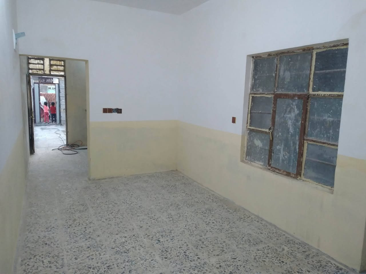 سلام عليكم بيت للبيع البراكيه شارع المطار القديم قرب جامع القبه الذهبيه طابو زراعي غرفه وصاله ومطبخ وصحيات بيت نضيف للستفسار واتساب @***********
