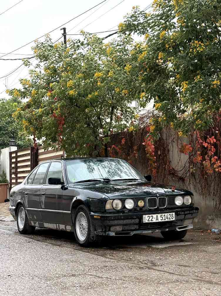 سلام عليكم 
للبيع موديل 1991 525اصل بدون ضربه رقم جديد تحويل شرط دفتر بانزين بي سياره بيها شويه نواقص سعرها 60وبيها مجال مكاني كركوك دواخل جلد دبل ايرباك بدون فتحه اربع جامات كهرباء سياره بدون ضربه بيها تصفيه *********** مكاني كركوك سعر 60وبي مجال مراوس هم يرهم كركوك, العراق
