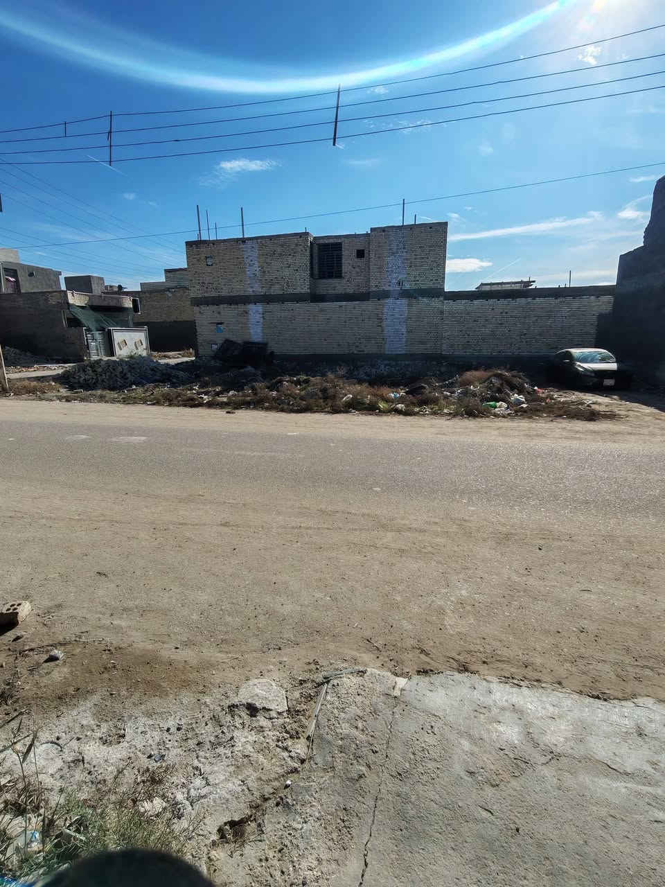 ارض ٣٠٠متر ركن موقع ممتاز ***********
