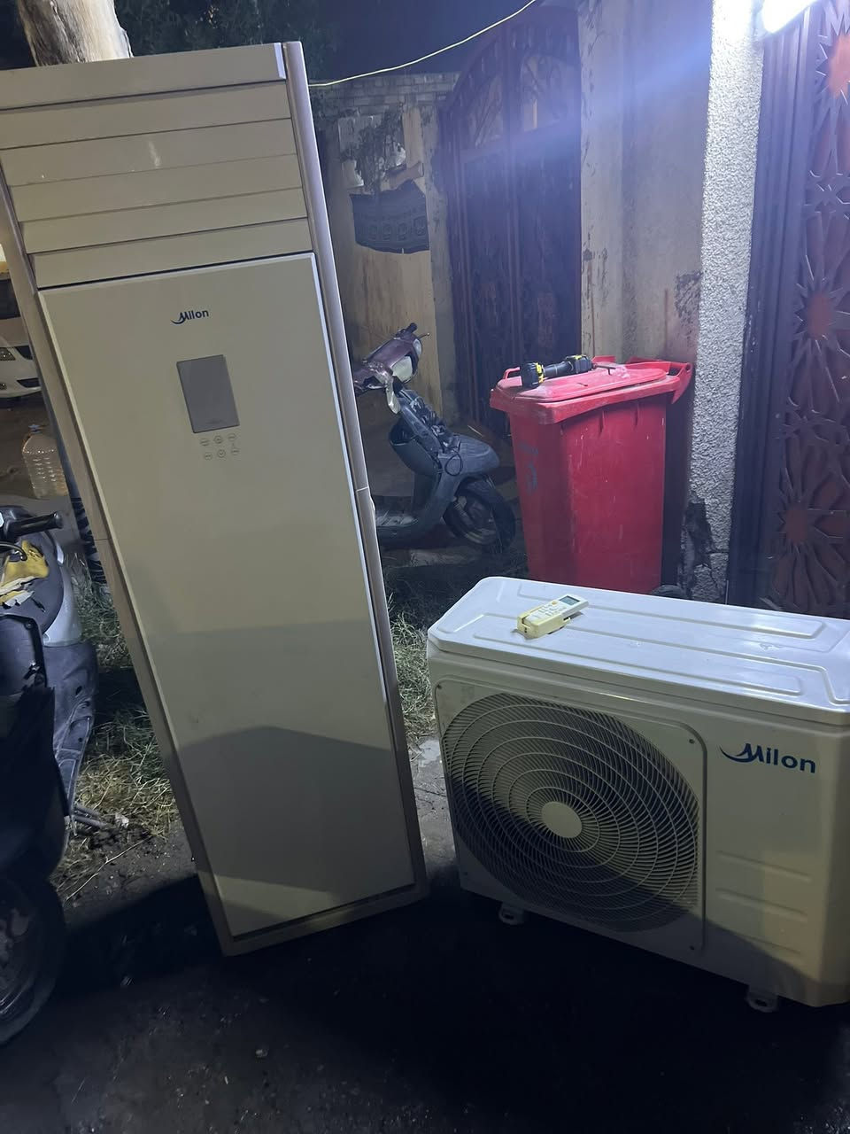 السلام وعليكم اخوان للبيع سبلت ميلانو طنين وثلث 
نضافه95/100 تبريده ثلج ❄️☃️🧊+تدفئه 🔥🐦‍🔥❤️‍🔥 كامل مكمل جيب وشد بواري جدد ريمونت وايرات اخوان 
 السبلت كله على وضع الشركه  الجهاز رديتراته صفر  
غازه مقفول مالت الشركه 410 R مغسول وجاهز 
بعد معروف الميلانو بتبريده ودفعه القوي جاهز بس عليك تشده 
السعر٥٢٥ وبي مجال بسيط 
اخوان السبلت مو انفيرتر عادي
شارع فلسطين ***********
