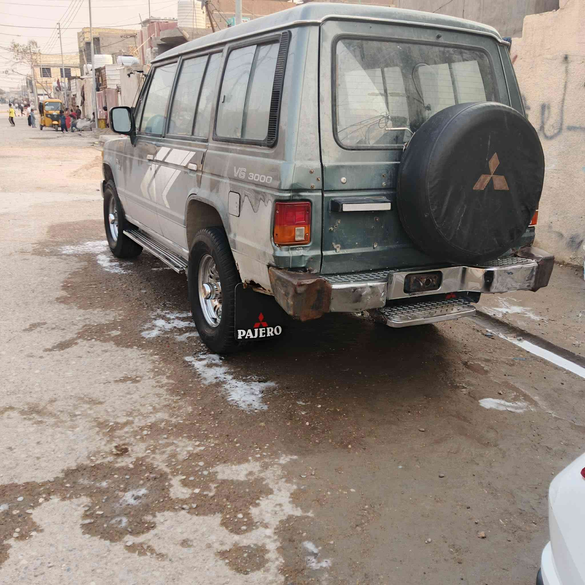 السلام عليكم سياره باجيرو للبيع رقم بغداد انجليزي مدور ثاني يوم موديل 90  مكينه فيفتي اثنين ونص خير من الله صدر نظيف اكسن وشاصي مكفولات سعر 53 بيع مستعجل بها مجال قليل مكان السياره بغداد رقم الهاتف*********** 
مدينه الصدر
