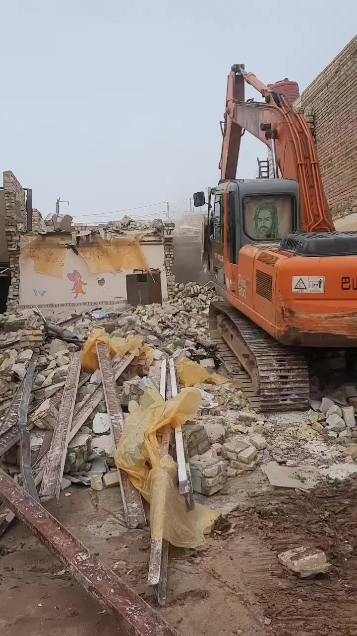 تفليش🏠🏡🏢دور سكنيه  رفع نقاذ بسعر مناسب العنوان ميسان /العماره للستفسار نتصل على الرقم ***********
