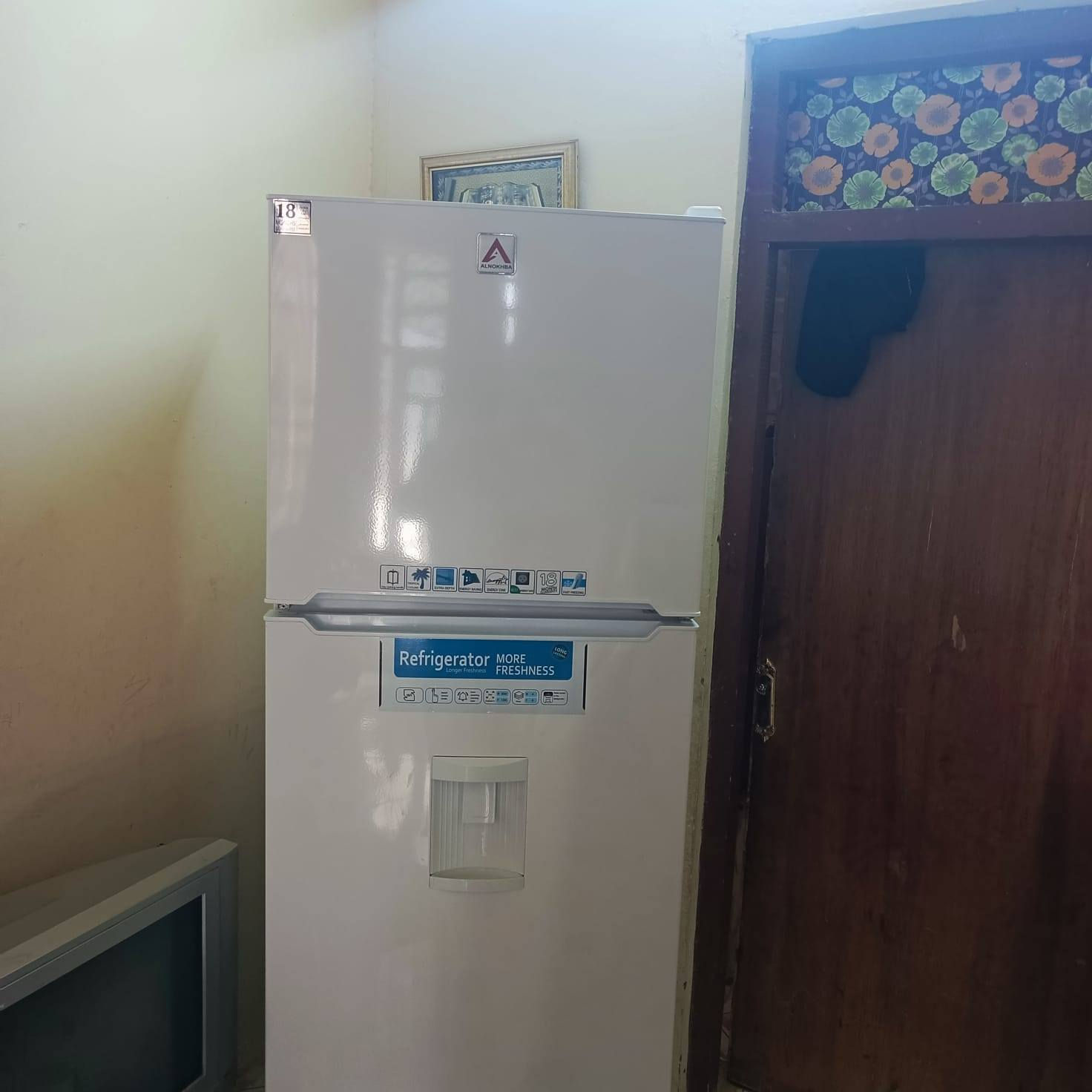 ثلاجه للبيع اكبرحجم 32 مستخدمه شي قليل
فول تجميد السعر 300الف بيه اشويه مجال
اتصل على رقم ***********
وتساب ماسنجر
