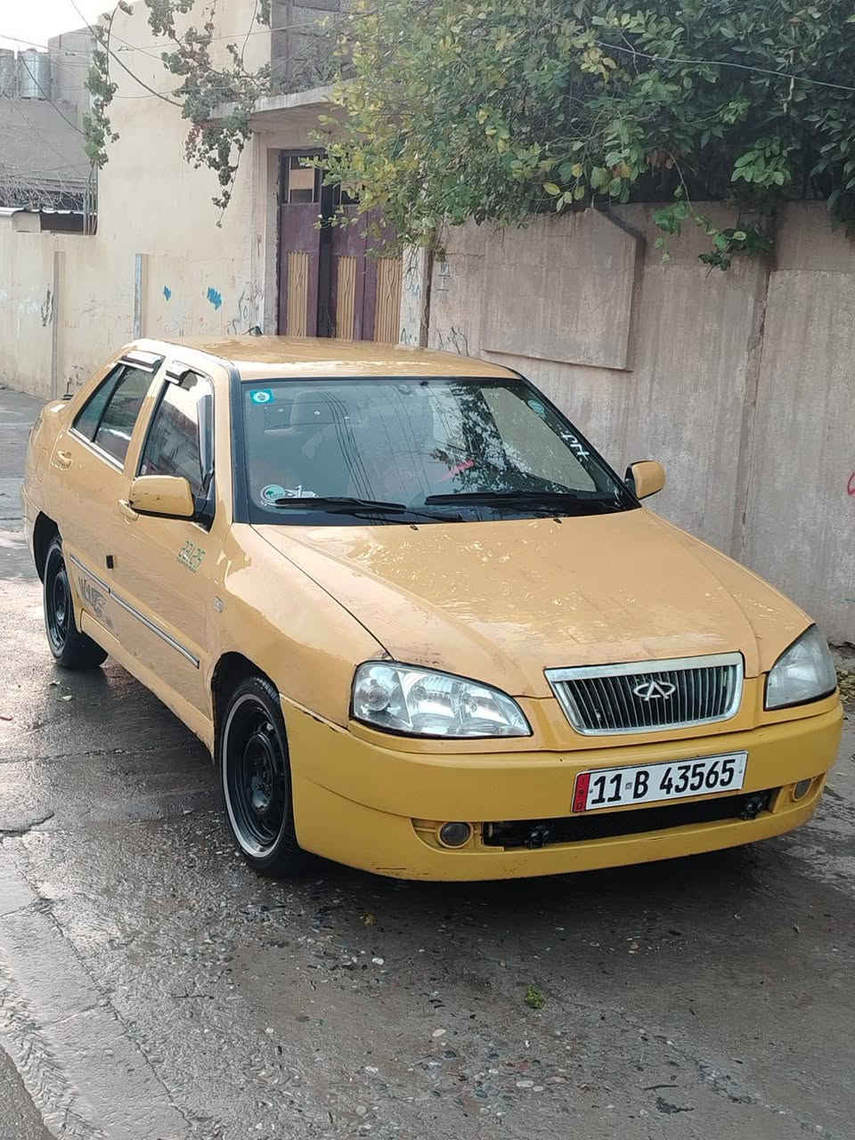 السلام عليكم سياره كوين شيري للبيع  بدون ضرر بس تلقيطات مال شارع محرك وكير شرط طخم تاير جديد سنويه 2030 غرمات وهيئه صفر السعر 30 وبيها مجال للتواصل ***********
