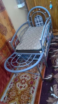 سرير أطفال • نظيف • مكاني بل ايمن