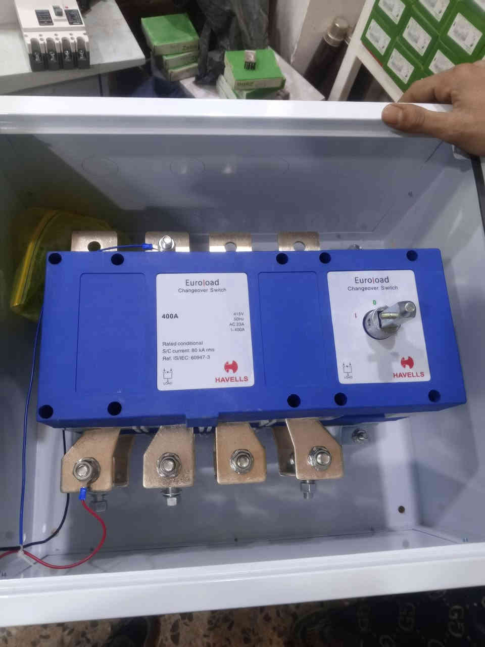 يوجد لدينا جنج اوفر هندي 
   250 امبير . 400 . 630 امبير   
 كامل مع بورد جديد بلكارتونه 
الاستفسار 👈***********👉
خدمه توصيل جميع المحافظات العراق#
