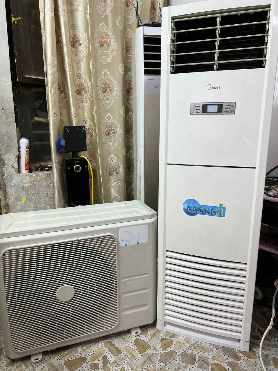 السلام وعليكم اخوان للبيع سبلت ميديا طنين وثلث 
نضافه95/100 تبريده ثلج ❄️☃️🧊+تدفئه 🔥🐦‍🔥❤️‍🔥 كامل مكمل جيب وشد بواري جدد ريمونت وايرات اخوان 
 السبلت كله على وضع الشركه  الجهاز رديتراته صفر  
غازه مقفول مالت الشركه مغسول وجاهز 
بعد معروف الميديا بتبريده ودفعه القوي جاهز بس عليك تشده 
السعر٥٢٥ وبي مجال بسيط 
اخوان السبلت مو انفيرتر عادي
شارع فلسطين ***********
