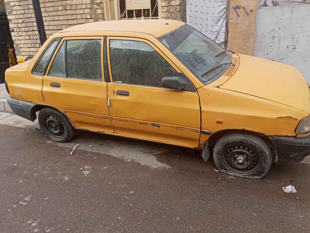 سيارة للبيع موديل 2013 مكينه وكيه وتبريد خير من الله كشرتهه زينه السياره متروكه صار 10 ايام امصفره هيئه وغرامات هزه جديدة لحد شهر الخامس السعر ب 23  رقم الهاتف *********** بي واتساب مازنجر ماجاوب
