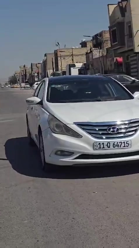 سوناتا 11 خليجي
محرك دوش 2400
تحكم ستيرن جهتين
مري شفط 
اشاير بلمري
حساسات خلفية
تبريد فول 
محرك كفالة وكير
كرسي كهرباء
بانوراما 
بصمه مو سويج
شاشه 
بيها جراد بالبنيد والصندوك بالكلير فقط شي قليل وبيها بيها تكحيل
***********
***********
مكاني بغداد مدينة الصدر
