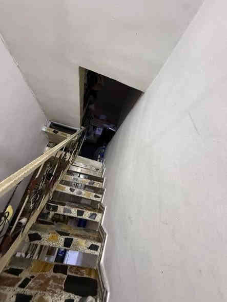 بيت مساحة ٤٥مترواجهي ٥وربع ٨طابقين ونص العنوان النعيرية يم حسينية الزهراء رقم الموبايل *********** السعر ١٣٠ بية مجال بناء حديثة
