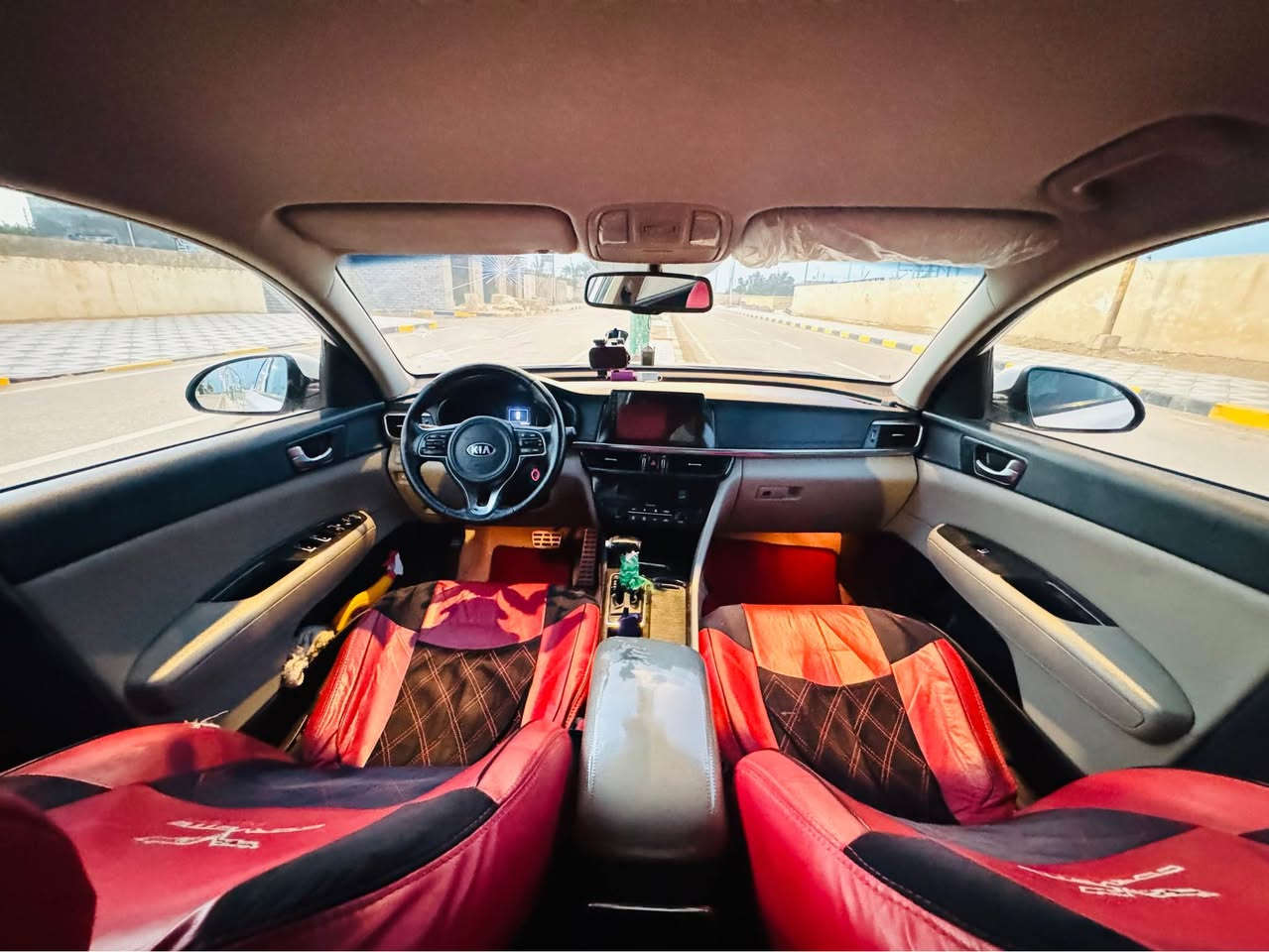 السلام عليكم للبيع 
سياره اوبتيما خليجي موديل 2017 
كفاله عامه ماعدى تكحيل قليل بلبنيد 
السياره جاهزه ع الاخير مانقصها شي 
كير ومكينه وحداديه وتخم تاير كلشي جديد 
السياره مامتعوبه مواصفات فول ماعدا البصمه والفتحه مواصفاتها شاشه تحكمات اشاير بل مري سياره حلوه محرك 2000 دوش 
المكان ناصريه جبايش ناحيه المنار 
السعر 168 وبيها مجال 
للاستفسار 
‭0783 834 7068 سوق الشيوخ, ذي قار
