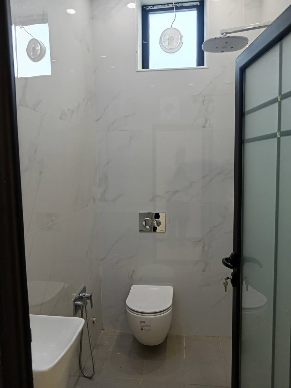 100م في حي السلام على ساحه و قرب مدارس الامام علي ع 

موقع البيت كلش راقي و بناء حديث غير مستخدم خلف ال4سايدات و عدى ساحه في حي السلام في النجف 

يحتوي عاى 3غرف نوم البيت بنائه وتفاصيله كلش راقيه 

للاستفسار اكثر عن العقار الاتصال يتوفر وتساب 

0780 789 4484

مكتب الغدير تابع الصفحه 🦋
