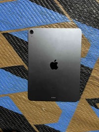 ايباد آير 4 لك وتر الذاكره ٦٤ البطاريه ٩٢السعر٣٢٥اعتذر علاه المراسليني...