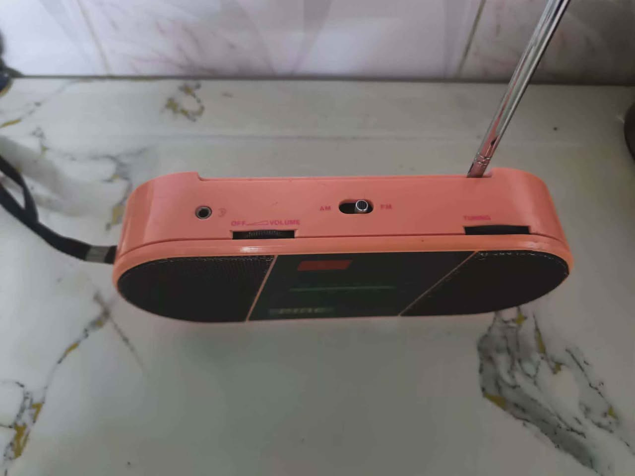 راديو قديم موجتين اربع بطاريات قلم شغال بشرط السعر 20 الشراي يراسل او يتصل واتس اب *********** كركوك, العراق
