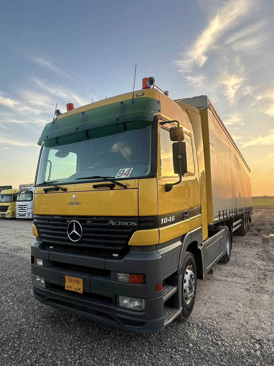 للبيع مارسيدس اكتروز تريله جادر 
موديل 2003 
حجم 1846
مواصفات ريتايدر تبريد هورنات 
عربانه نوع كرون
***********
***********
***********
***********
