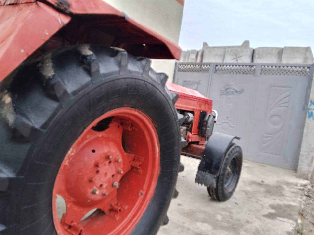 تركتر عنتر جاهز على شغل نقره سلف 71 كلشي شرط.... محرك دويز عربي  درجه اولى...... *********** غير متواجد على الفيس مكلف بانشر
